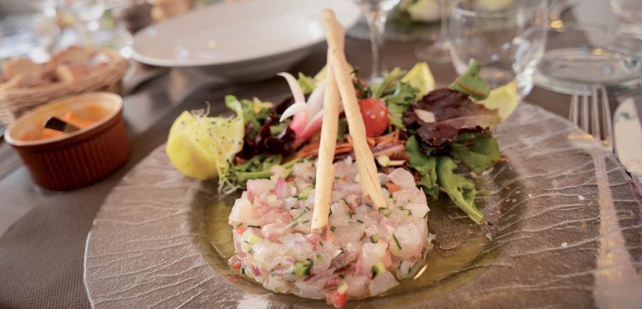 TARTARE PESCE BIANCO - AMBIENTAZIONE - PROFESSIONAL - MARE