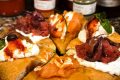 Pizza gourmet, un’opera d’arte con la cucina sopra. Topping e tendenze della pizza tonda italiana